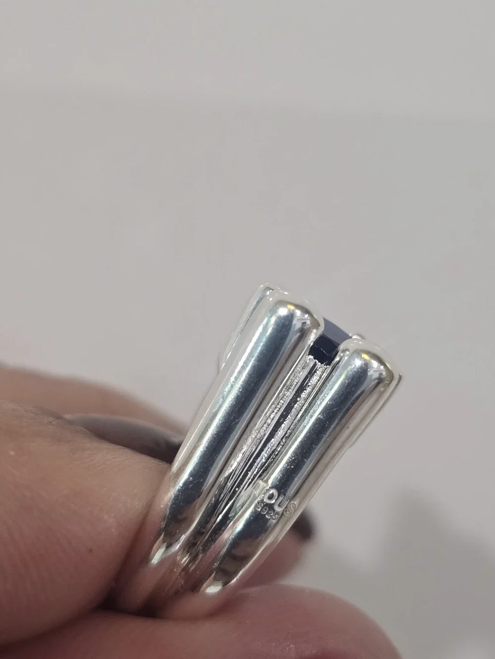 Tous Medium silver bear motif Ring with lab-grown blue sapphire Color Bear LGG